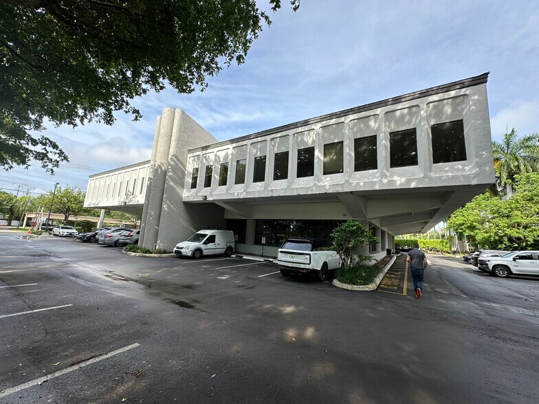 More Photos Of 8925 SW 148th St, Palmetto Bay Loft Creative Space For Lease