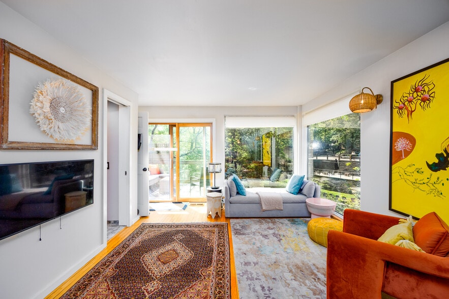 More Photos Of 8 Tannery Brook Rd, Woodstock Specialty For Sale