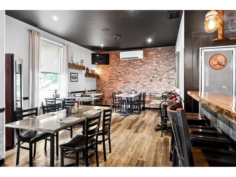 More Photos Of 277 Rue Saint-Joseph, Sainte-martine Restaurant For Sale
