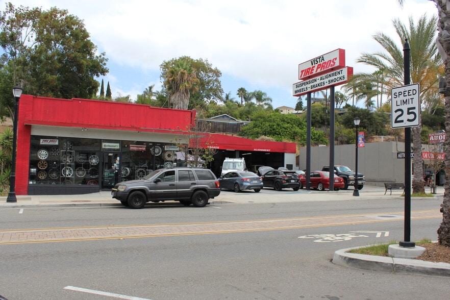 Primary Photo Of 636 S Santa Fe Ave, Vista Auto Repair For Sale