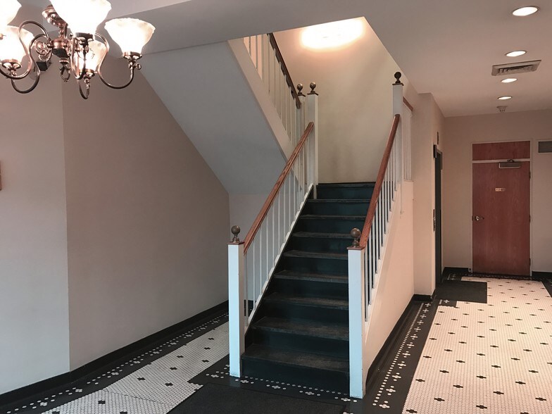 More Photos Of 9309 Center St, Manassas Office For Lease