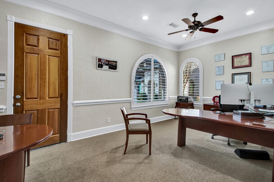 More Photos Of 12802 Willow Centre Dr, Houston Office For Sale