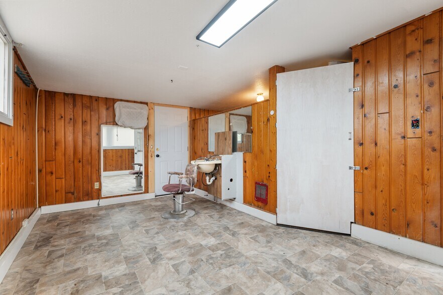 More Photos Of 191 SW 5th Ave, Ontario Specialty For Sale