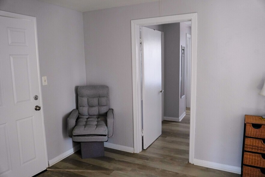 More Photos Of 601 Avenue B NW, Winter Haven Office Residential For Lease