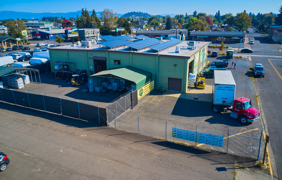 More Photos Of 990 Garfield St, Eugene Showroom For Lease