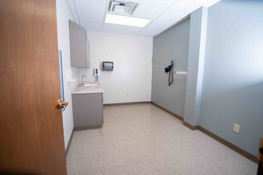 More Photos Of 6000 Brockton Dr, Lockport Medical For Lease