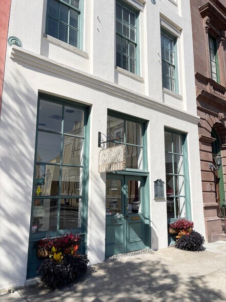 More Photos Of 111 E Bay St, Charleston Storefront Retail Office For Lease