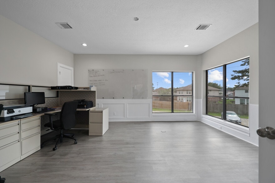More Photos Of 20713 Aldine Westfield Rd, Houston Office Residential For Sale