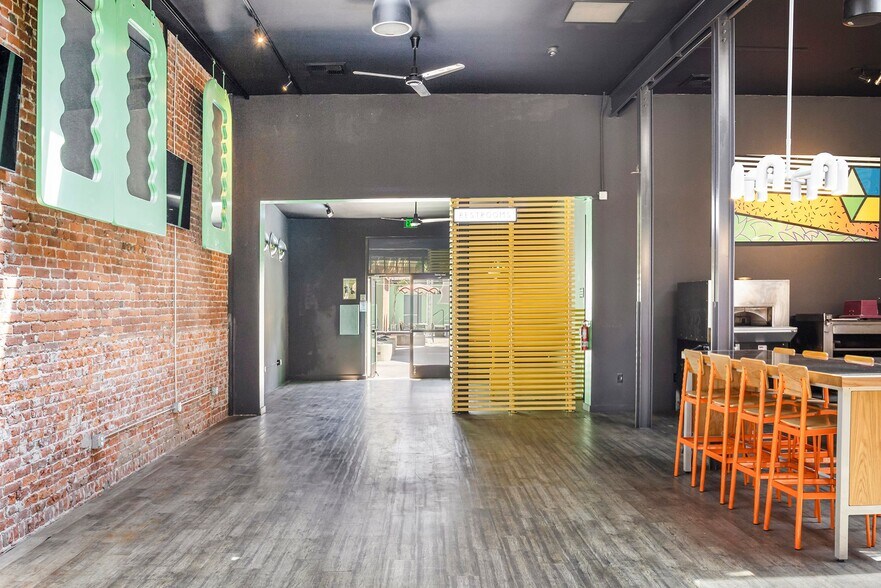 More Photos Of 229 Broadway St, Chico Bar For Lease