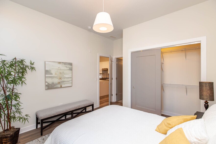 More Photos Of 1553 N Wells St, Chicago Apartments For Sale