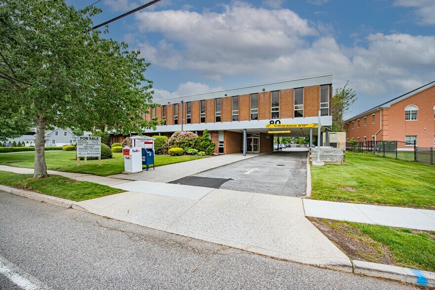 More Photos Of 80 Maple Ave, Smithtown Office For Lease