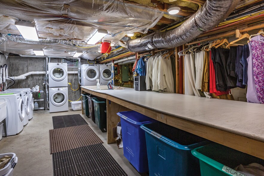 More Photos Of 31 N Main St, East Hampton Hospitality For Sale