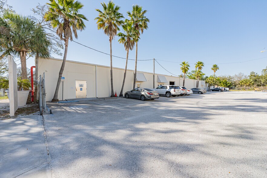 More Photos Of 4451 8th Ave S, Saint Petersburg Manufacturing For Lease