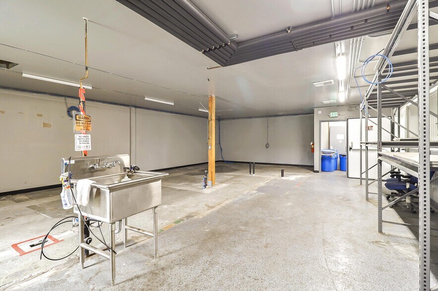 More Photos Of 1025 44th Ave, Oakland Warehouse For Sale