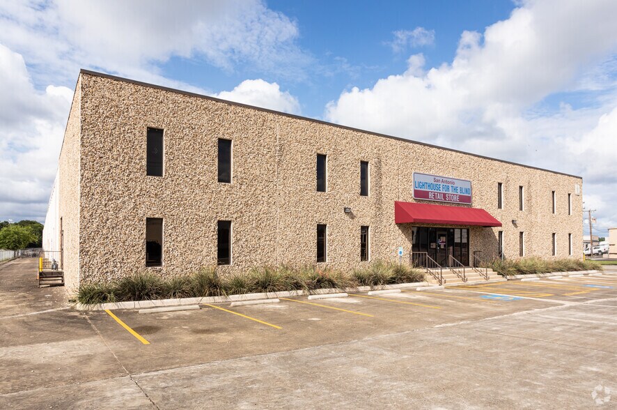 Primary Photo Of 101 E Nakoma St, San Antonio Showroom For Lease