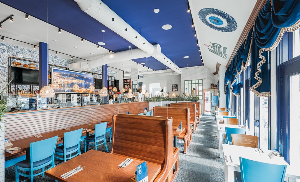 More Photos Of 105 Guindon, Saint-sauveur General Retail For Sale