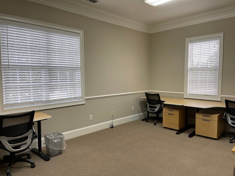 More Photos Of 4994 Lower Roswell Rd, Marietta Office For Lease