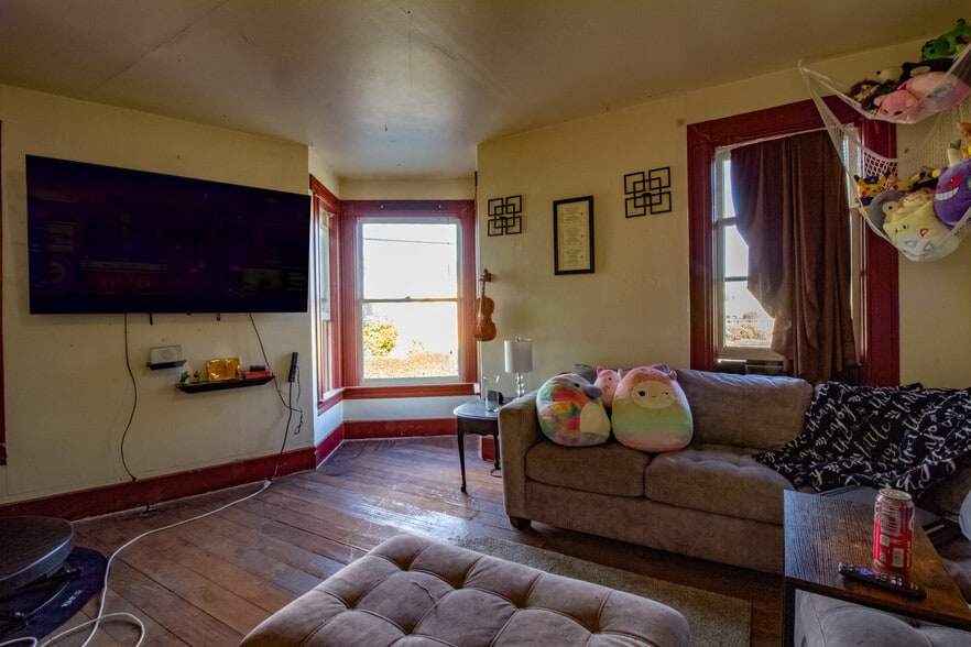 More Photos Of 1480 Myrtle Ave, Eureka General Retail For Sale