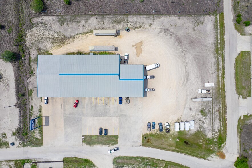 More Photos Of 209 Park Place Blvd, Kenedy Auto Repair For Sale