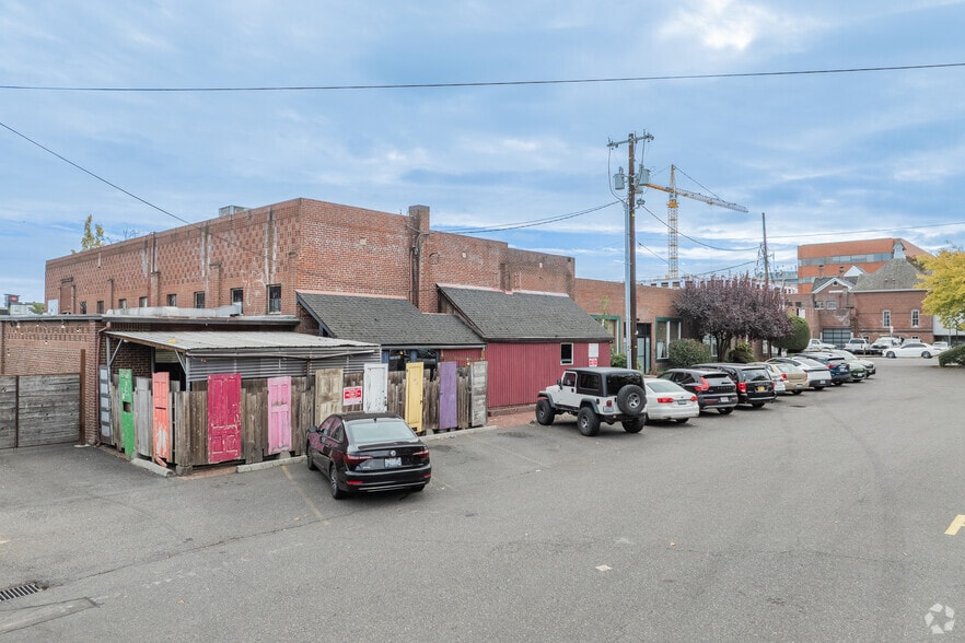 More Photos Of 1400 Main St, Vancouver Storefront For Sale