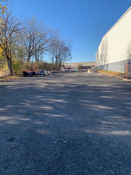 More Photos Of 28-36 Slater Dr, Elizabeth Manufacturing For Lease