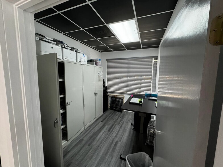 More Photos Of 3226 N Falkenburg Rd, Tampa Office For Sale