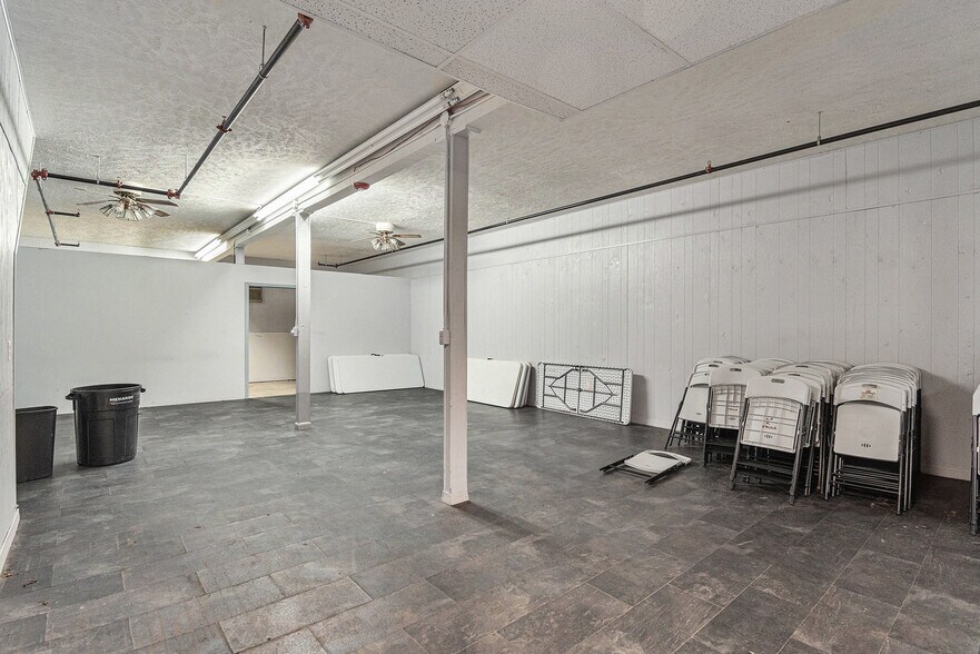 More Photos Of 6500 Railroad Ave, Omaha Restaurant For Lease