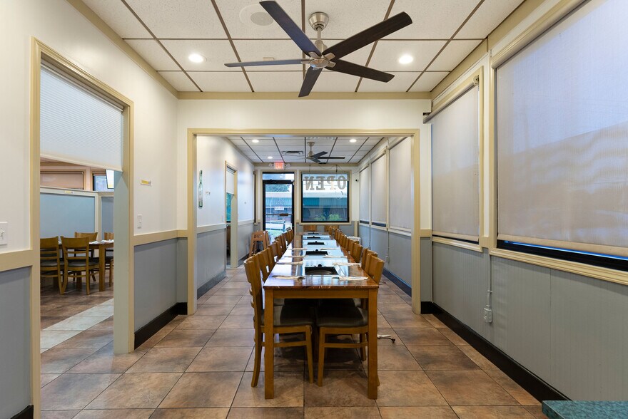 More Photos Of 140 E Felton Rd, Cartersville Restaurant For Sale