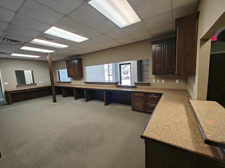 More Photos Of 2121 N FM 1417, Sherman Service Station For Sale