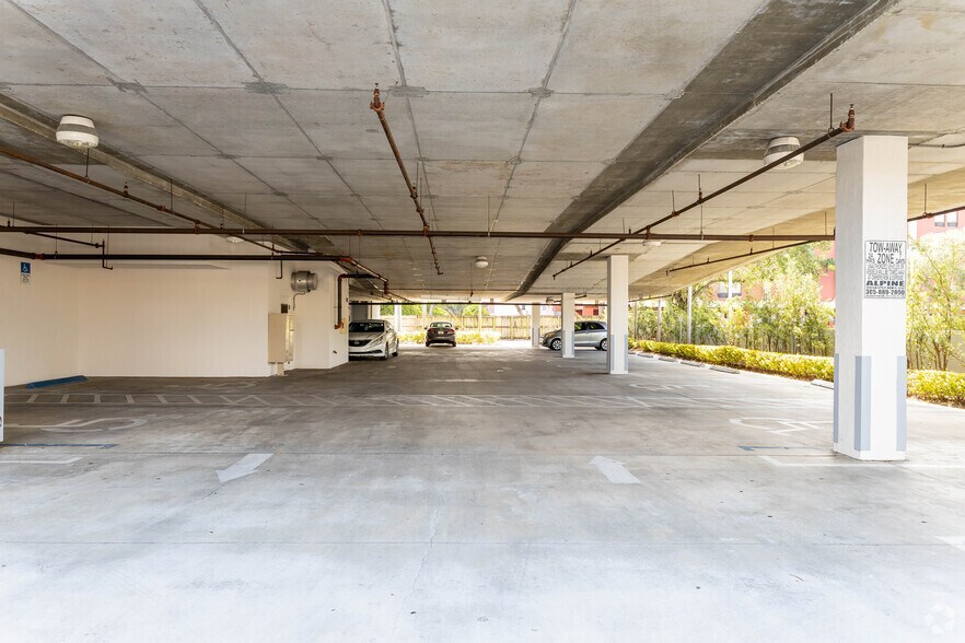 More Photos Of 657 South Dr, Miami Springs Office For Lease