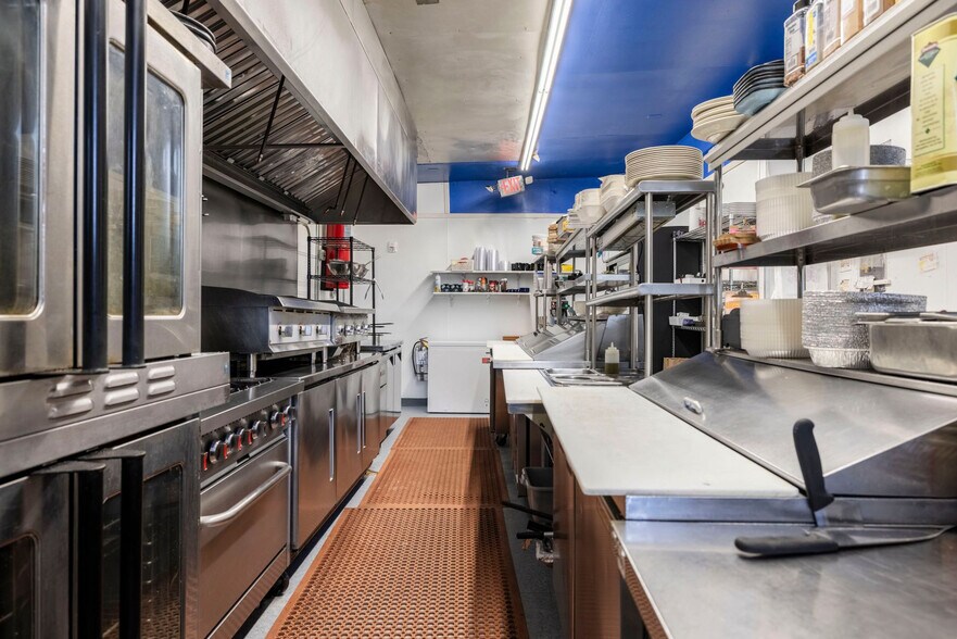 More Photos Of 7588 N Broadway, Red Hook Specialty For Sale