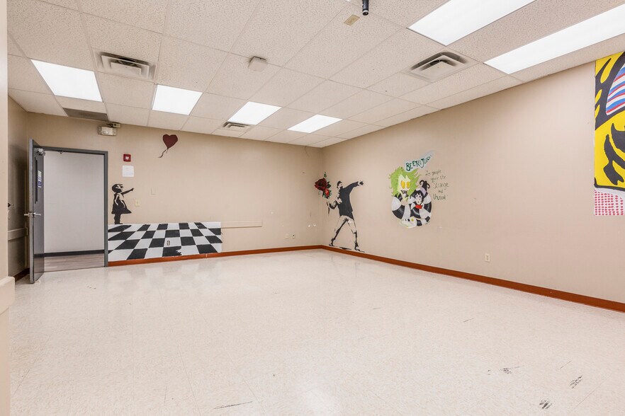 More Photos Of 11515 Highway 31, Sellersburg Light Distribution For Lease