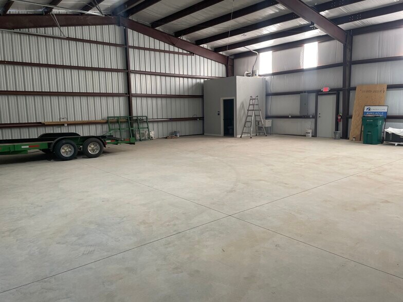 More Photos Of 4401 SW 119th St, Oklahoma City Distribution For Lease
