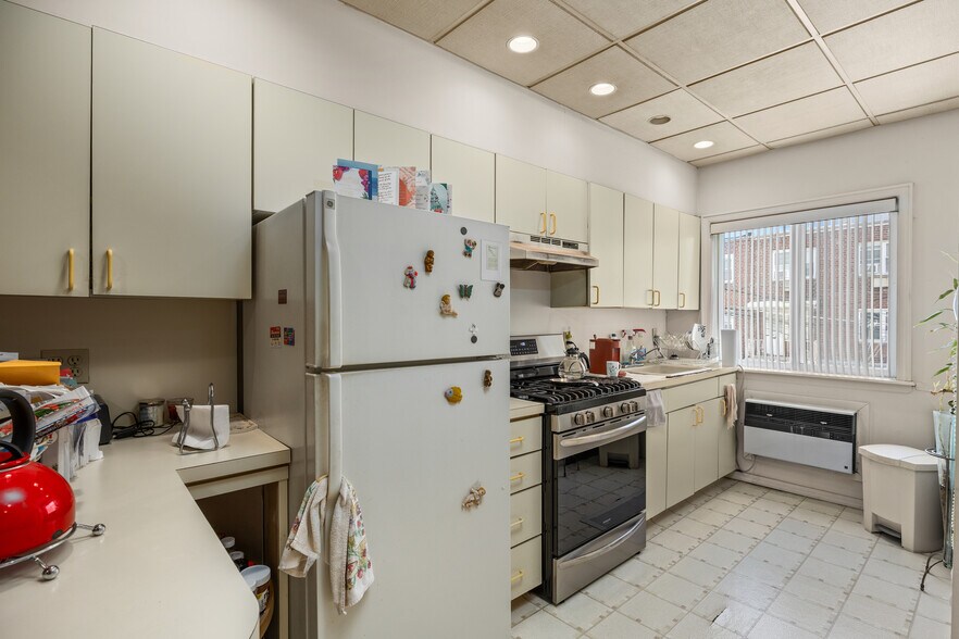 More Photos Of 7031 67th Pl, Glendale Multifamily For Sale