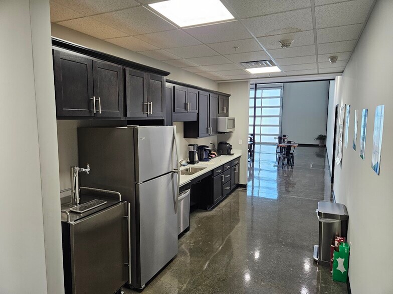 More Photos Of 1115 S Bell Ave, Ames Warehouse For Lease