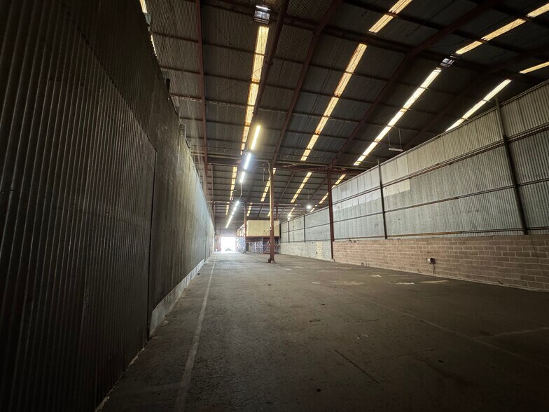 More Photos Of 845-855 Moowaa St, Honolulu Warehouse For Lease