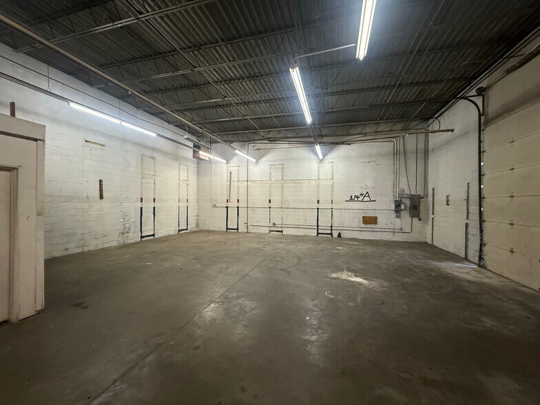 More Photos Of 2723 4th Ave S, Seattle Warehouse For Lease