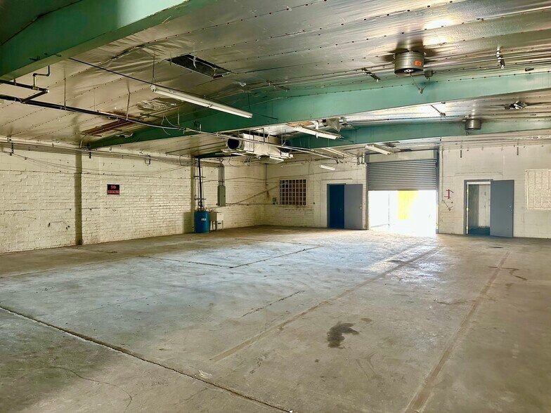 More Photos Of 10701 San Fernando Rd, Pacoima Warehouse For Lease