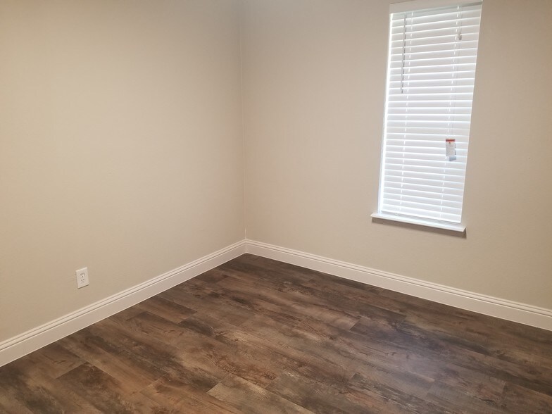 More Photos Of 200 S Main St, Rhome Religious Facility For Lease