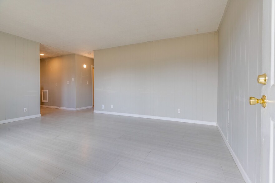 452 Ashe Ave, New Johnsonville, TN 37134 Apartments For Sale