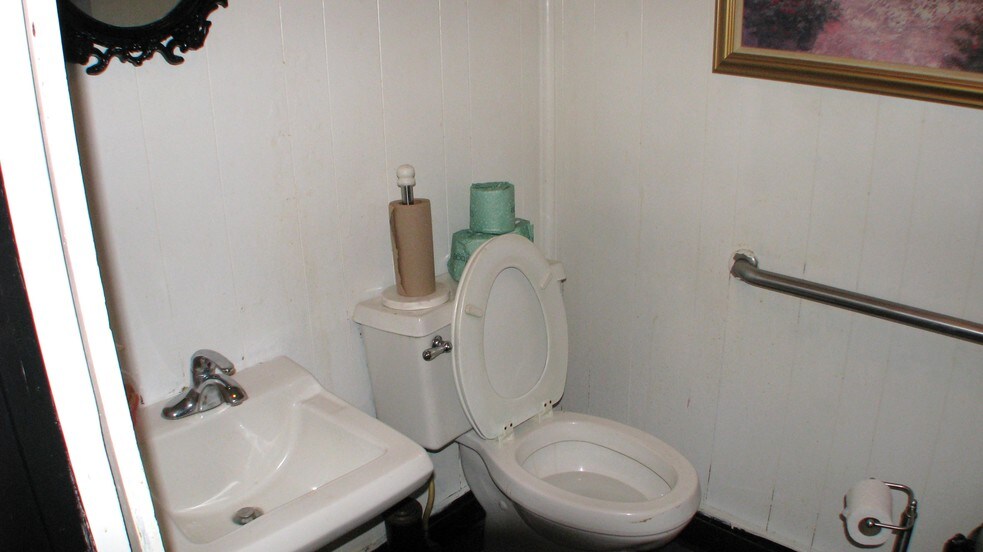 More Photos Of 88 Water St, Torrington Restaurant For Sale