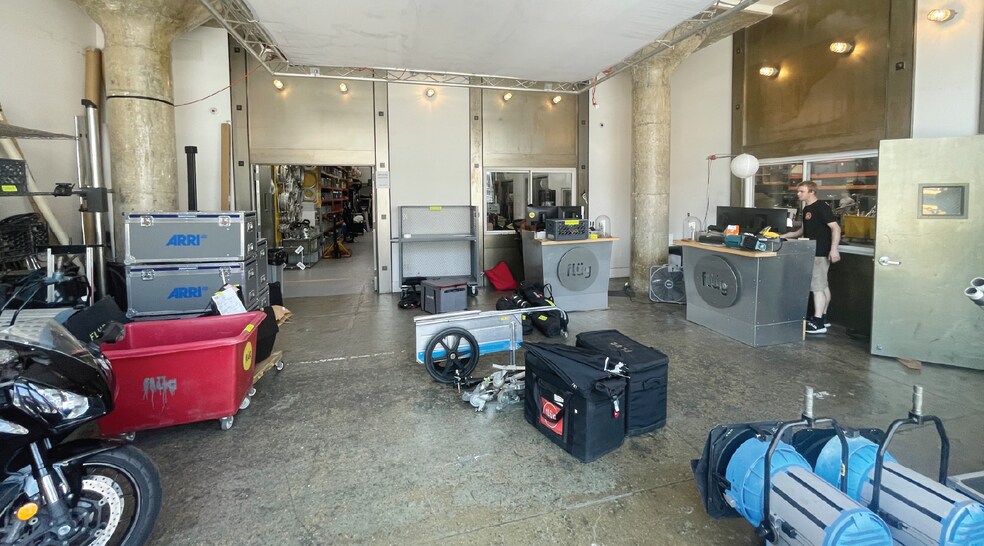More Photos Of 4310 21st St, Long Island City Warehouse For Lease