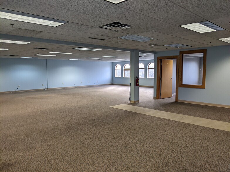 73 Buffalo St, Canandaigua, NY 14424 Lofts/Showrooms For Lease