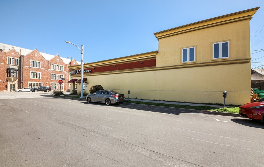 More Photos Of 9060 W Pico Blvd, Los Angeles Restaurant For Sale