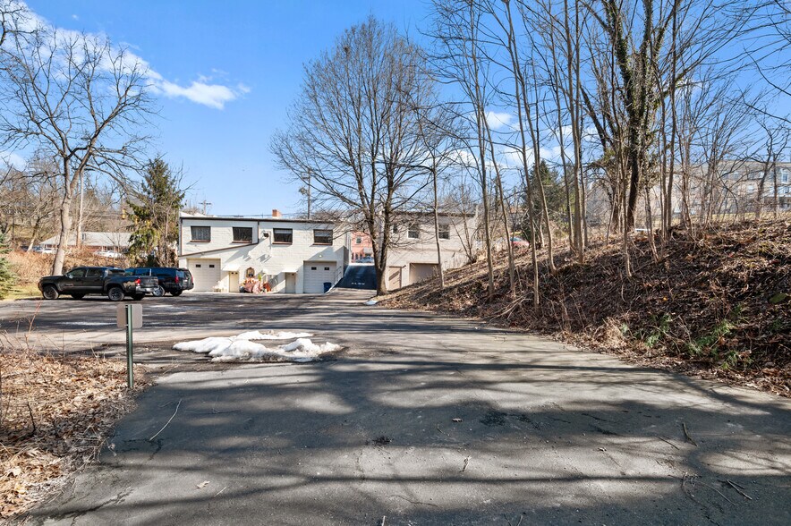 More Photos Of 450 Castle Shannon Blvd, Pittsburgh Storefront For Sale