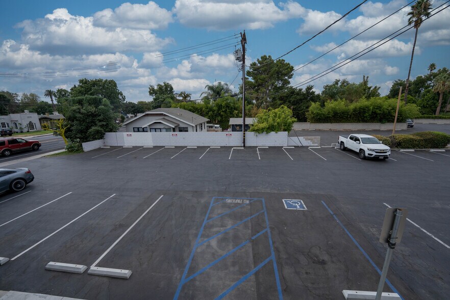 More Photos Of 5995-5997 Brockton Ave, Riverside Medical For Sale