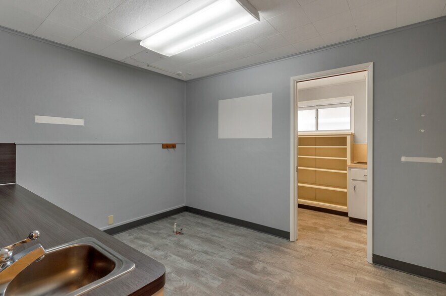 More Photos Of 151 W Washington St, Stayton Storefront Retail Office For Lease