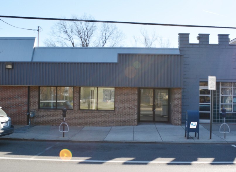 Primary Photo Of 3301 Rhode Island Ave, Mount Rainier Storefront For Lease