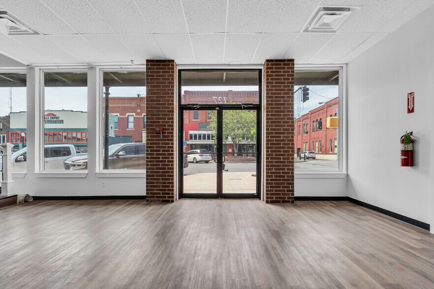 More Photos Of 127 W Main St, Ardmore Office For Sale