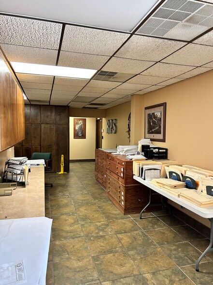 More Photos Of 1917 S Harvard Dr, Oklahoma City Office For Lease